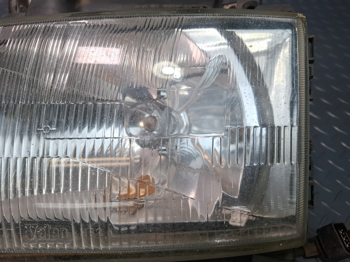 99-03 VW Eurovan T4 Front Left Halogen Headlight Lamp OEM Damaged