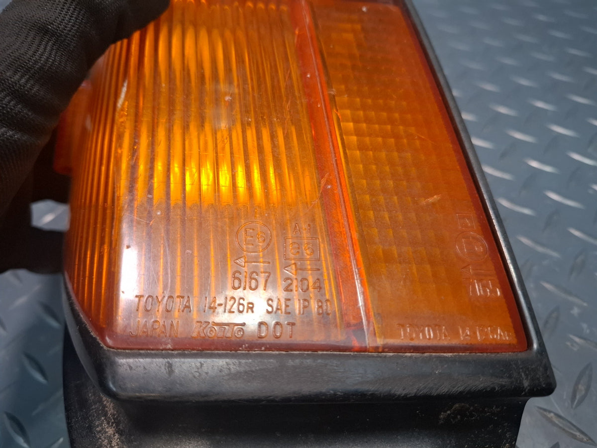 82-83 Toyota Celica RA65 Set of 2 Front Turn Signal Corner Light Lamp Damaged
