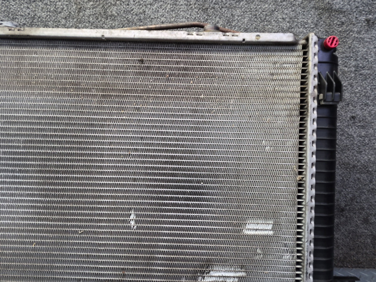 96-99 Mercedes R129 SL500 Engine Cooling Radiator 1295000103 OEM