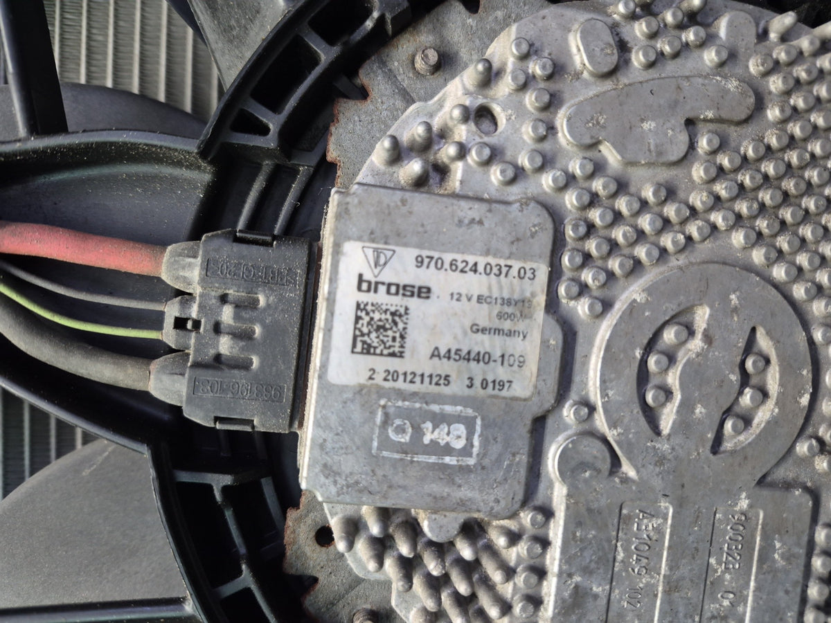 11-16 Porsche Panamera 970 3.6L AWD Engine Coolant Radiator Condenser Fan Assy
