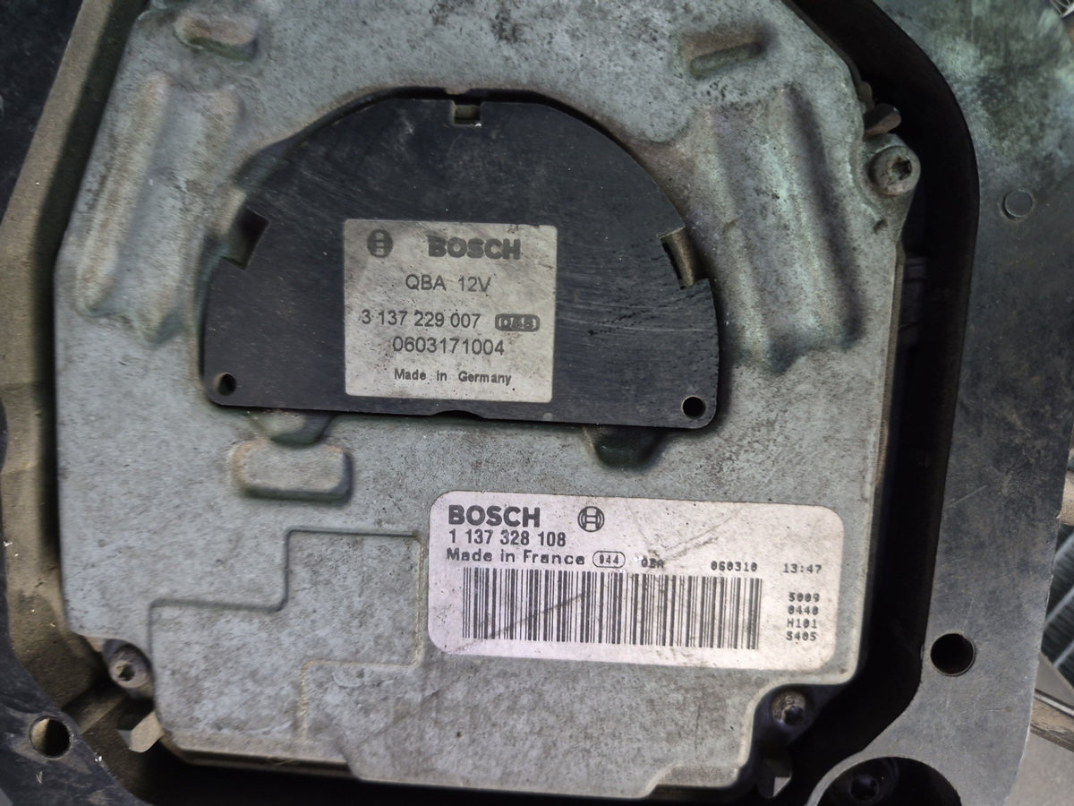 07-08 Mercedes R230 SL550 M273 Engine Radiator A/C Condenser Fan Shroud Set OEM