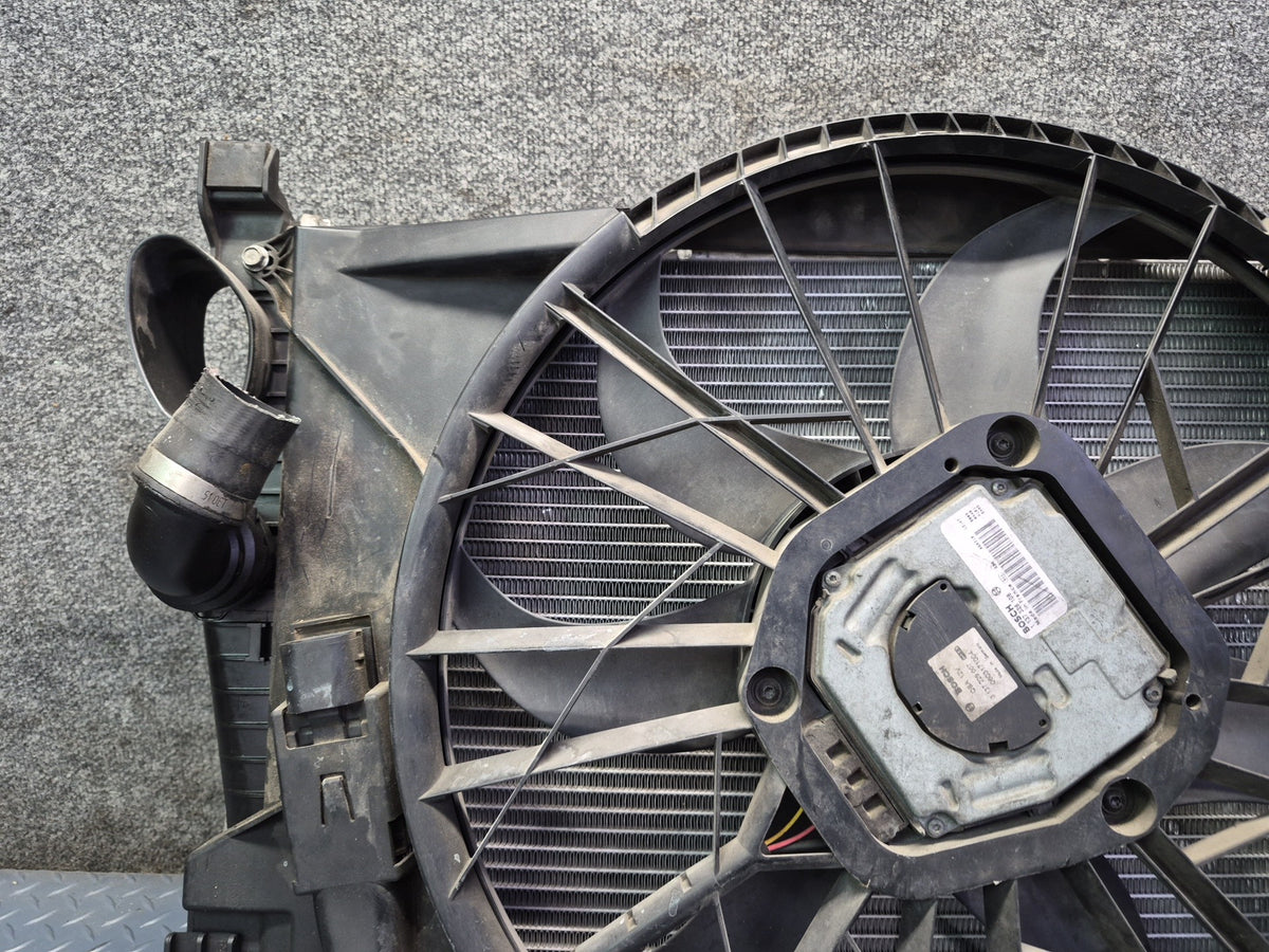 07-08 Mercedes R230 SL550 M273 Engine Radiator A/C Condenser Fan Shroud Set OEM