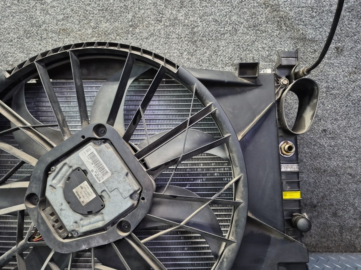 07-08 Mercedes R230 SL550 M273 Engine Radiator A/C Condenser Fan Shroud Set OEM