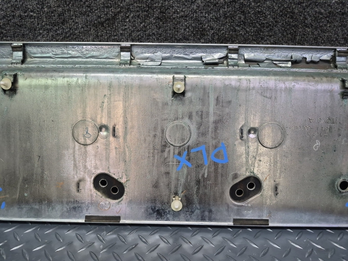 2003-2007 Lexus UZJ100L LX470 Rear Trunk Lid License Plate Molding Panel Damaged