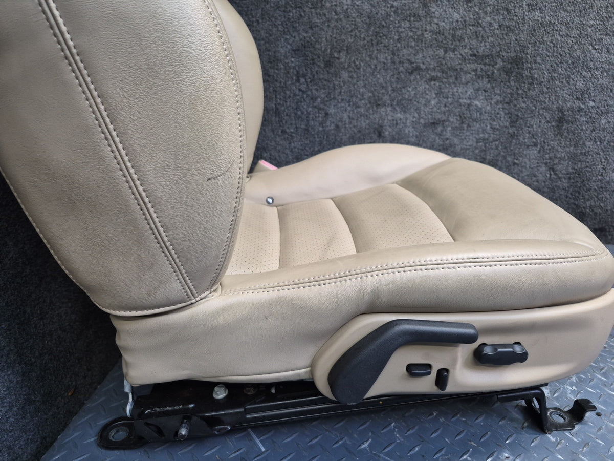 05-08 Chevrolet Corvette C6 Set of 2 Front Left & Right Heated Leather Seat OEM