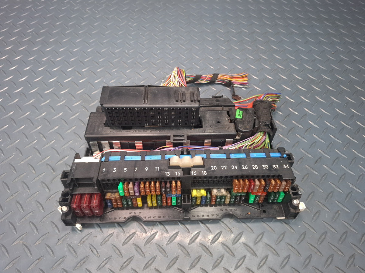 01-06 BMW E46 330Ci Power Distribution Fuse Relay Box Module OEM