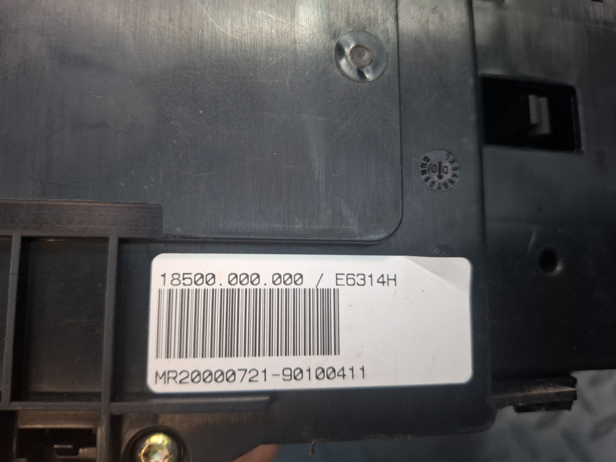 01-06 BMW E46 330Ci Power Distribution Fuse Relay Box Module OEM