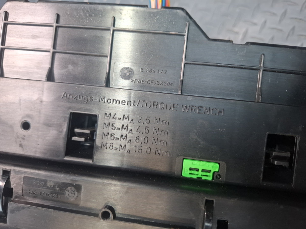 01-06 BMW E46 330Ci Power Distribution Fuse Relay Box Module OEM