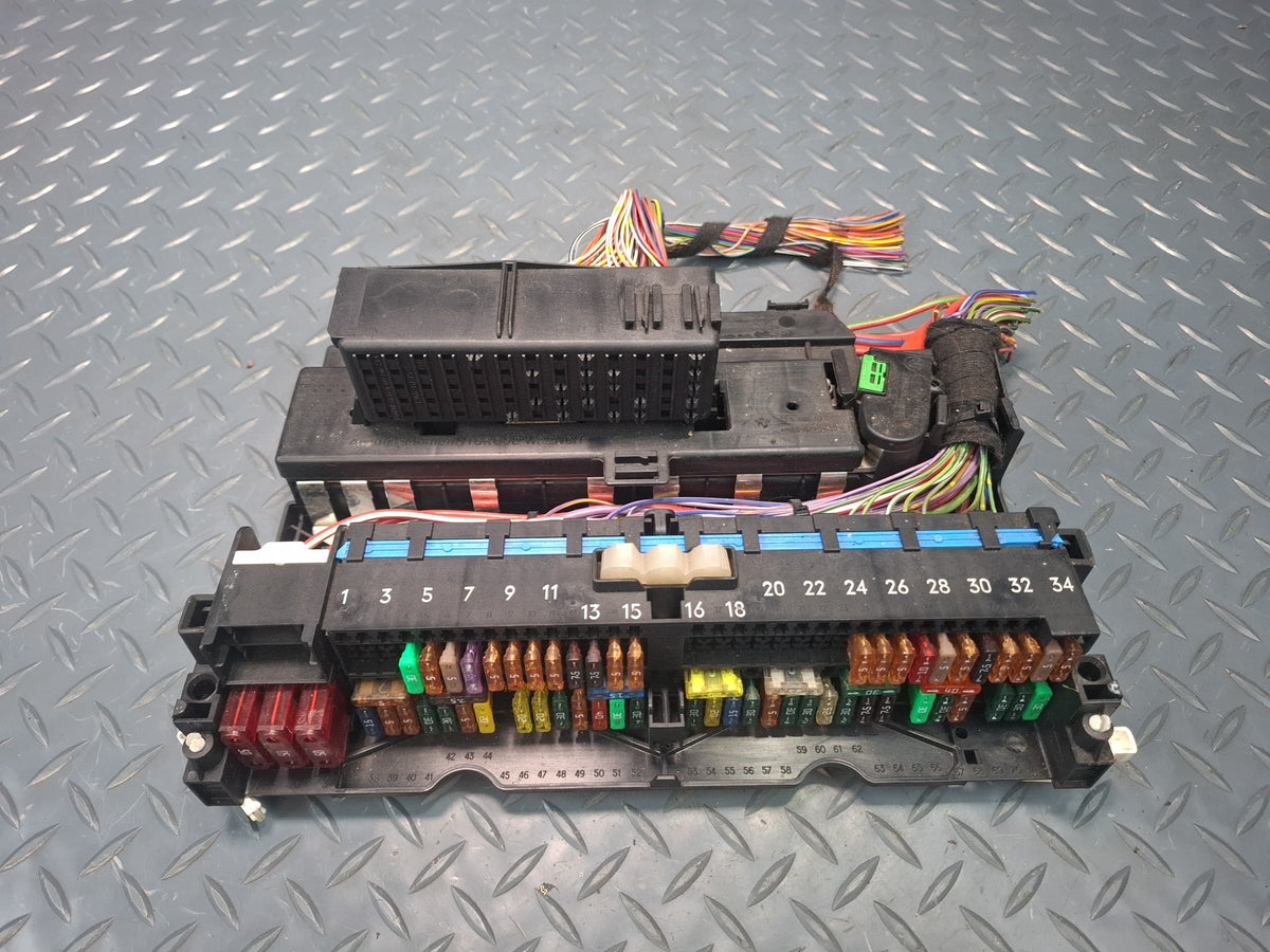 01-06 BMW E46 330Ci Power Distribution Fuse Relay Box Module OEM