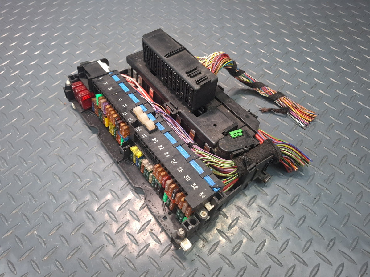 01-06 BMW E46 330Ci Power Distribution Fuse Relay Box Module OEM