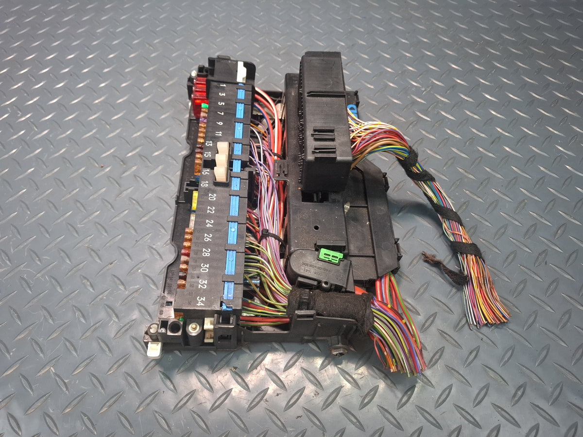 01-06 BMW E46 330Ci Power Distribution Fuse Relay Box Module OEM