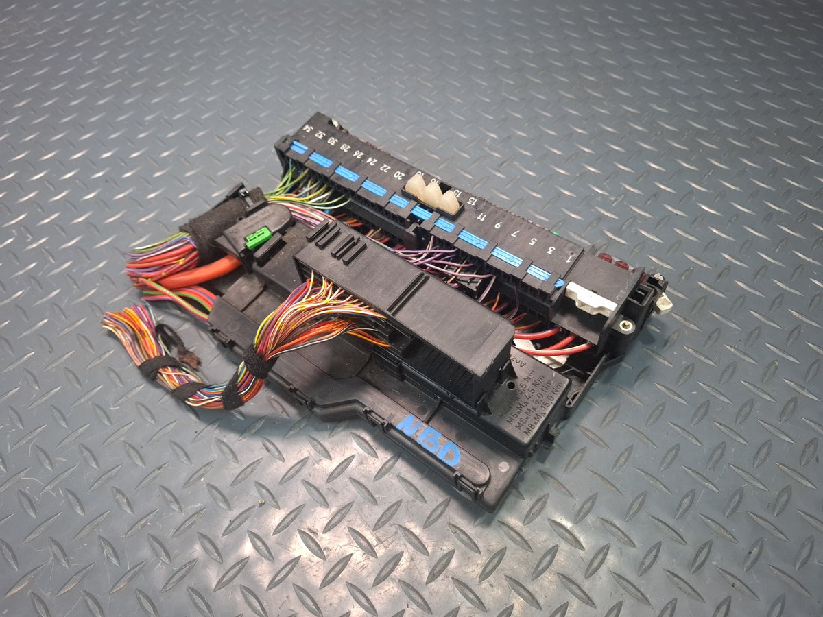 01-06 BMW E46 330Ci Power Distribution Fuse Relay Box Module OEM