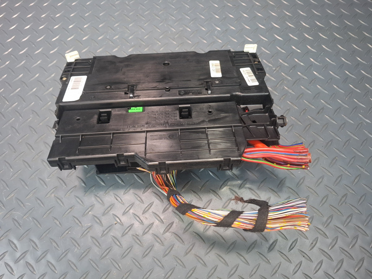 01-06 BMW E46 330Ci Power Distribution Fuse Relay Box Module OEM