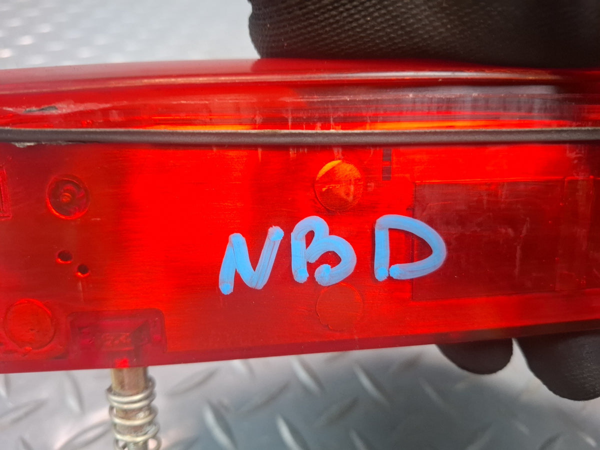 01-06 BMW E46 330Ci Convertible Rear Third 3RD Center Brake Light 8368765 OEM