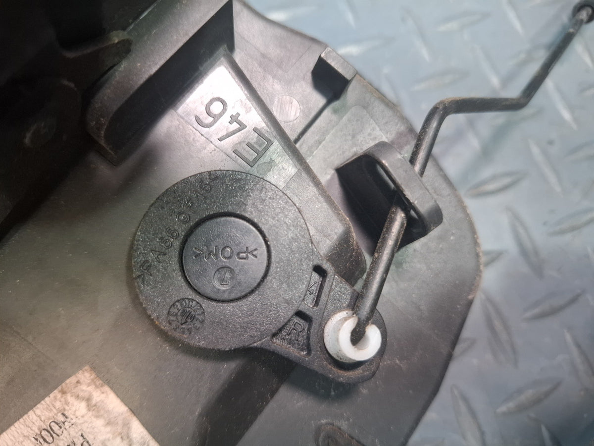 01-06 BMW E46 330Ci Coupe Convertible Right Door Lock Latch Actuator 8208716 OEM