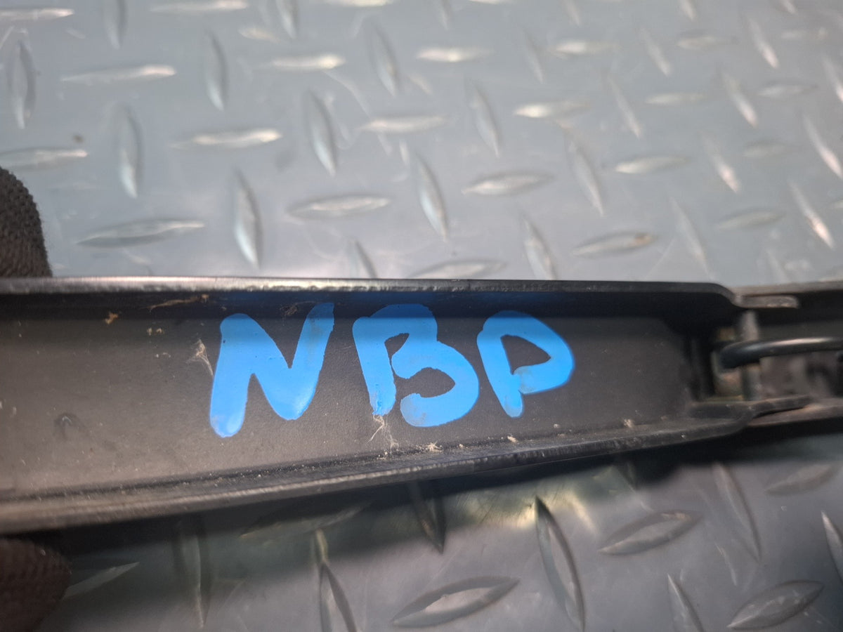 01-06 BMW E46 330Ci Set of 2 Front Left & Right Windshield Wiper Arm OEM