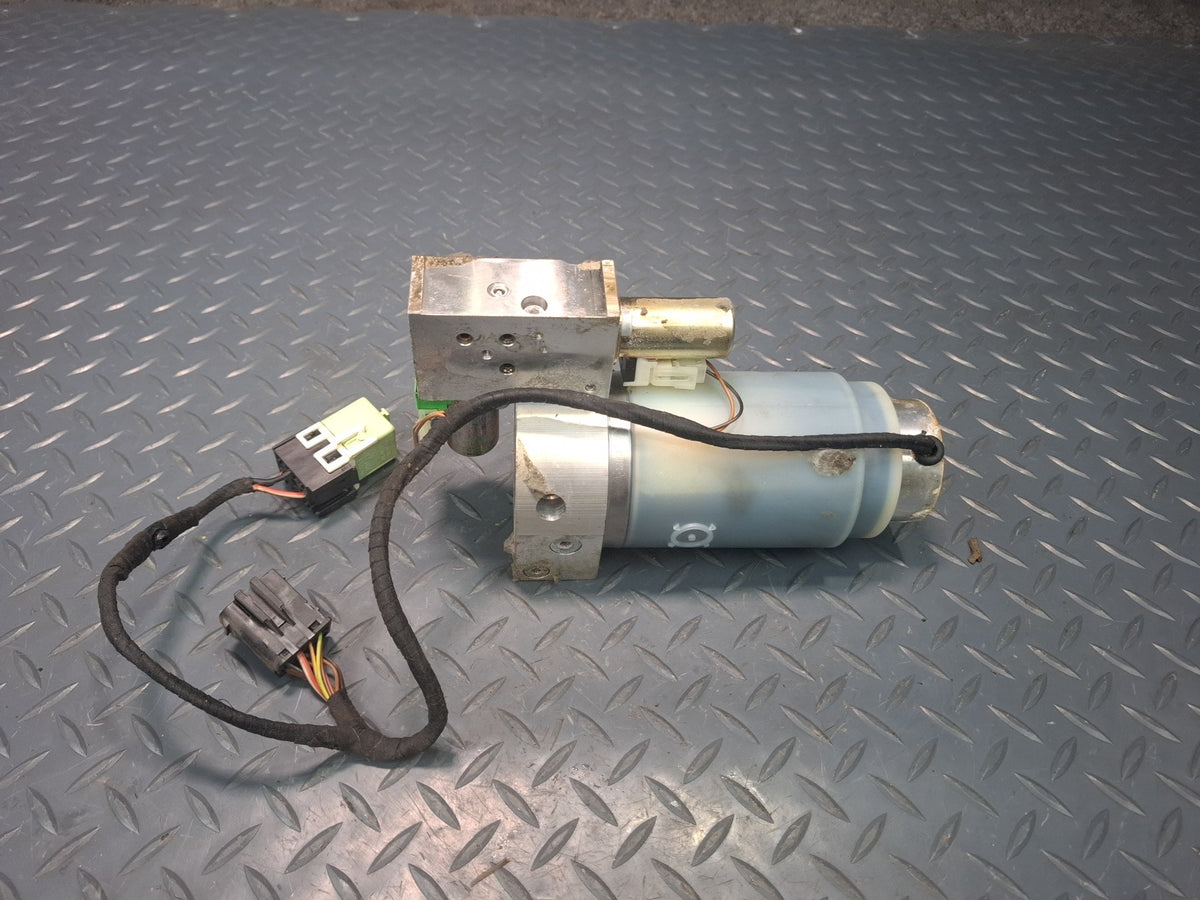 01-06 BMW E46 330ci Convert TOP Roof Hydraulic Pump Motor w Sound Insulation OEM