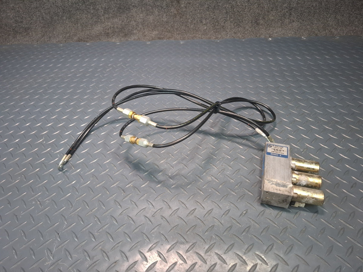 01-06 BMW E46 330Ci Convert TOP Roof Hydraulic Valve Control Block w Hoses OEM