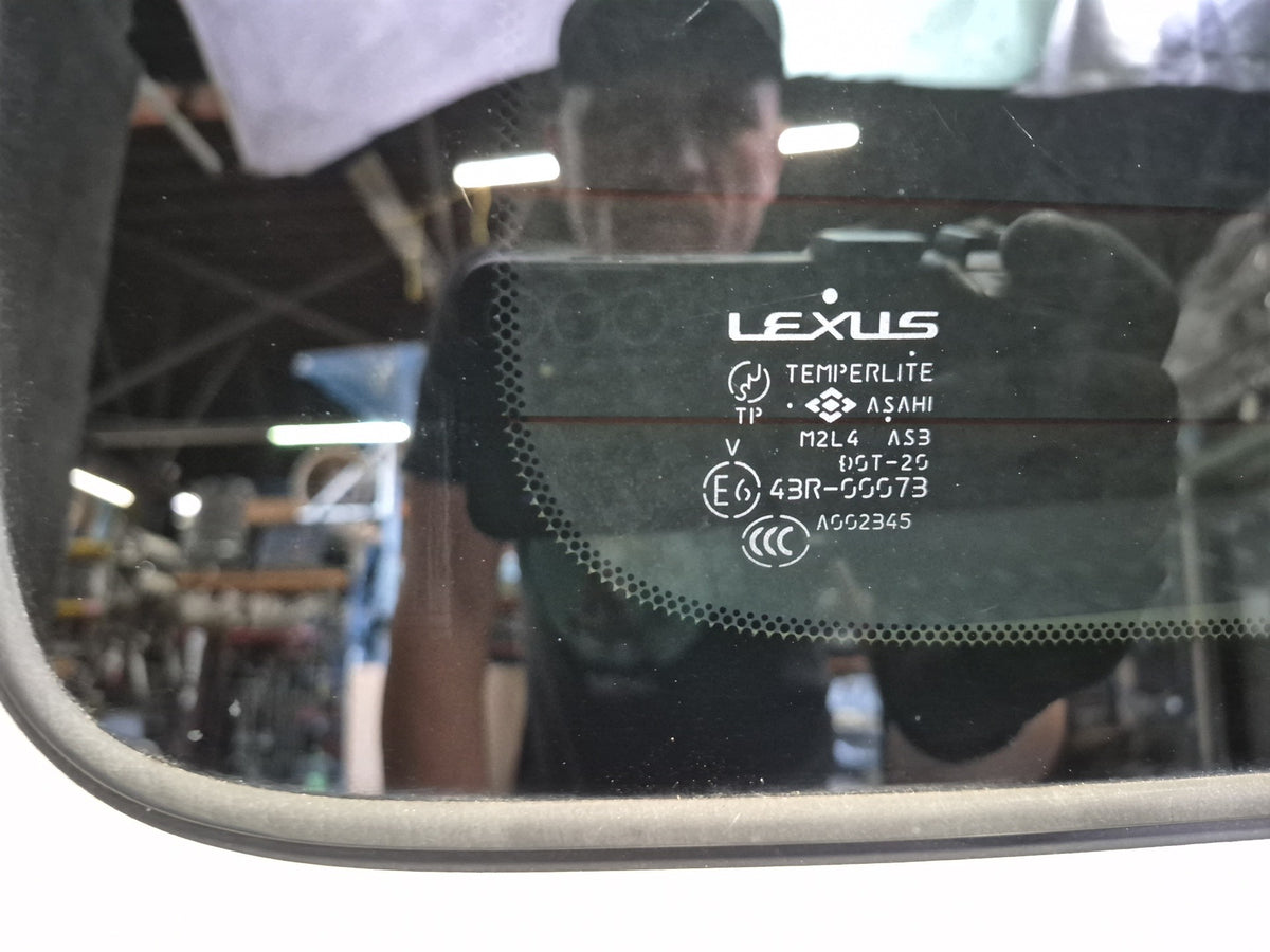 2003-2007 Lexus UZJ100L LX470 Rear Trunk Lid Liftgate Tailgate w Glass Assembly