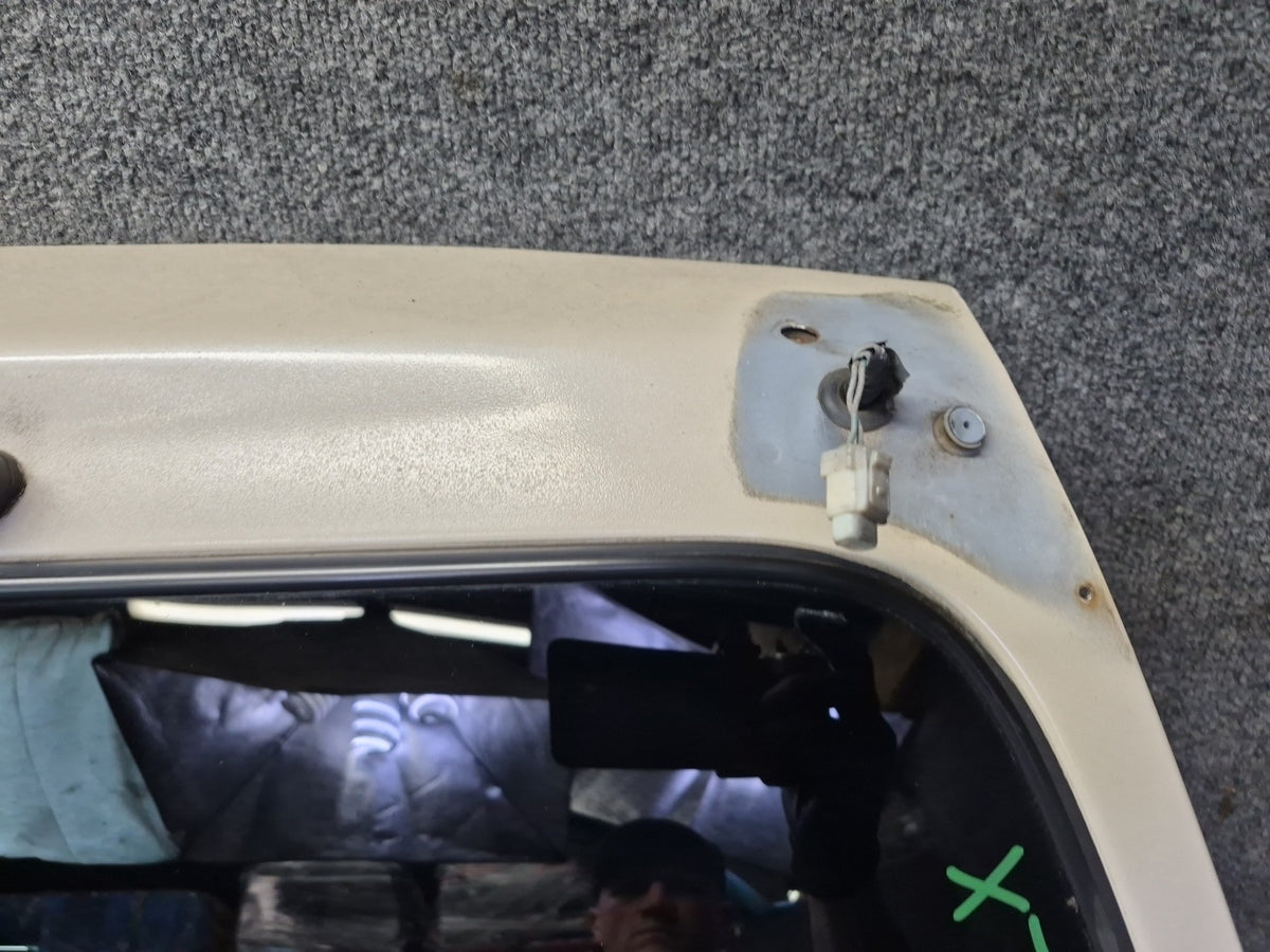 2003-2007 Lexus UZJ100L LX470 Rear Trunk Lid Liftgate Tailgate w Glass Assembly