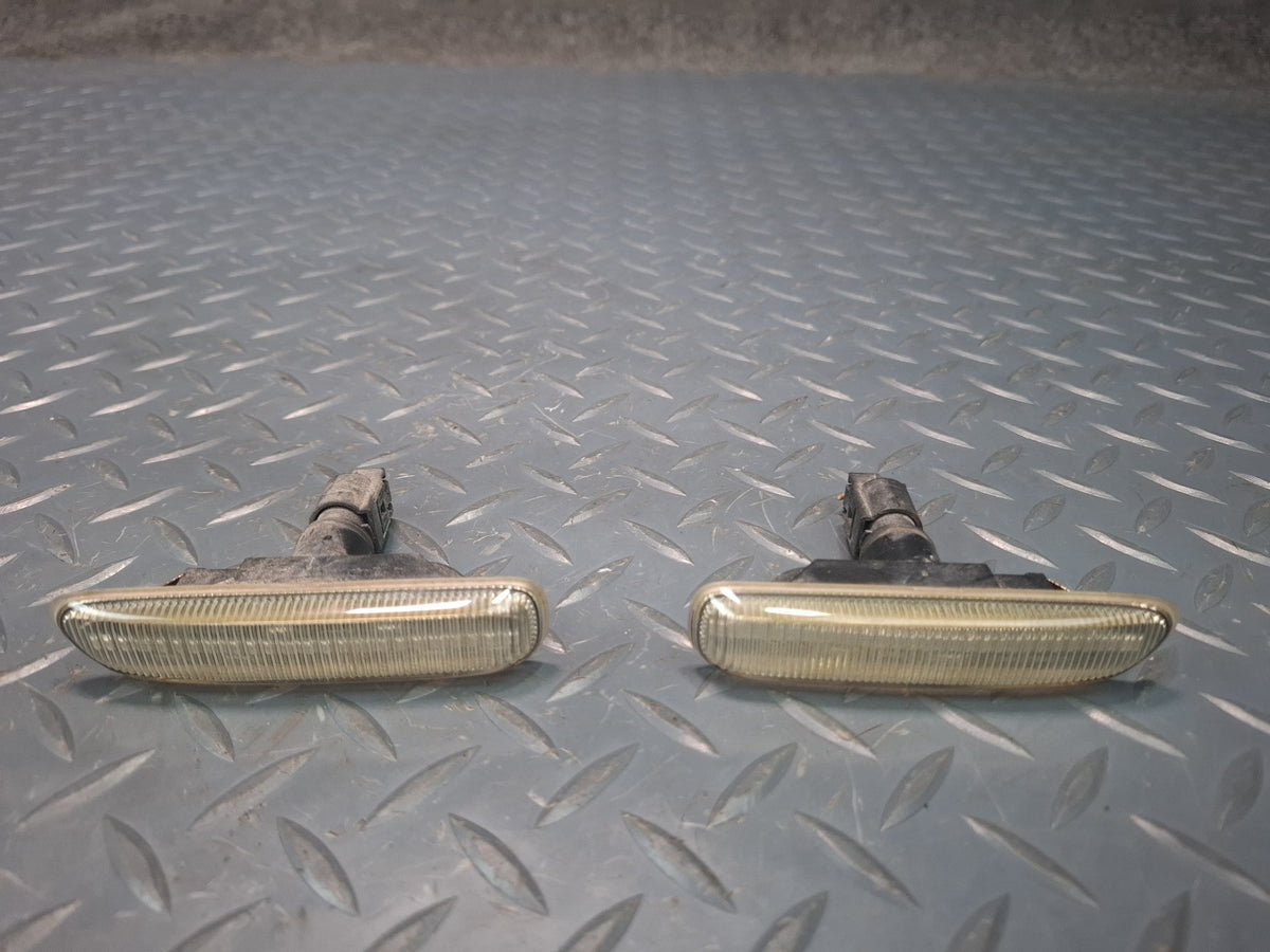 01-03 BMW E46 330CiSET of 2 Front Fender Turn Signal Marker Light Lamp OEM