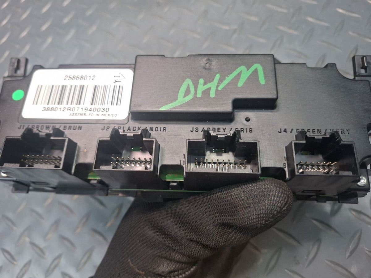 2008-2009 Hummer H2 A/C Heater Climate Control Switch Panel 25868012 Damaged