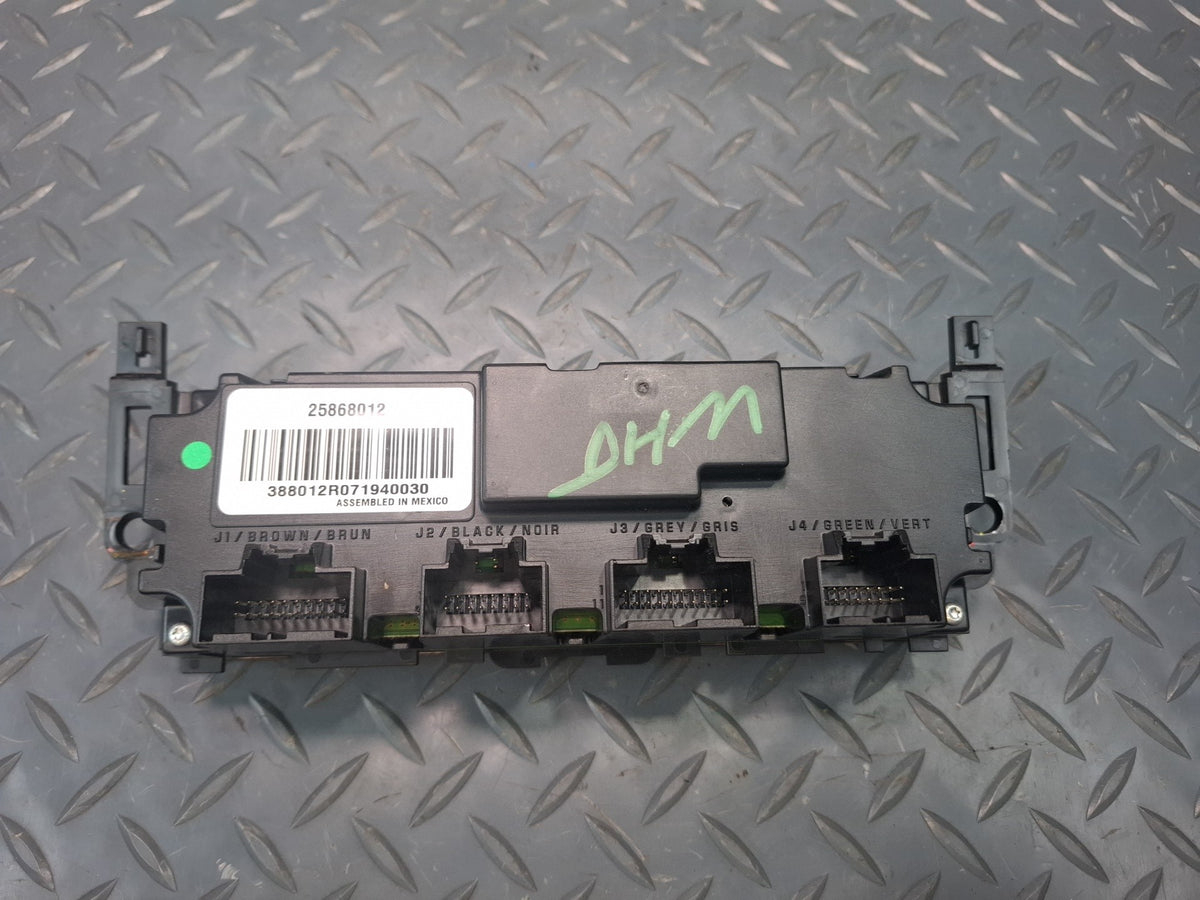 2008-2009 Hummer H2 A/C Heater Climate Control Switch Panel 25868012 Damaged
