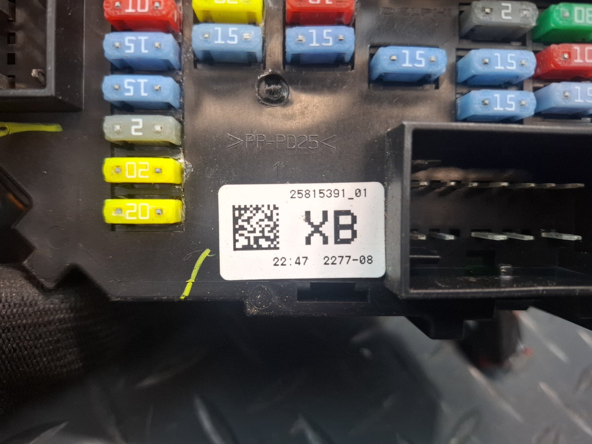 2008-2009 Hummer H2 Cabin Interior Junction Fuse Relay Box