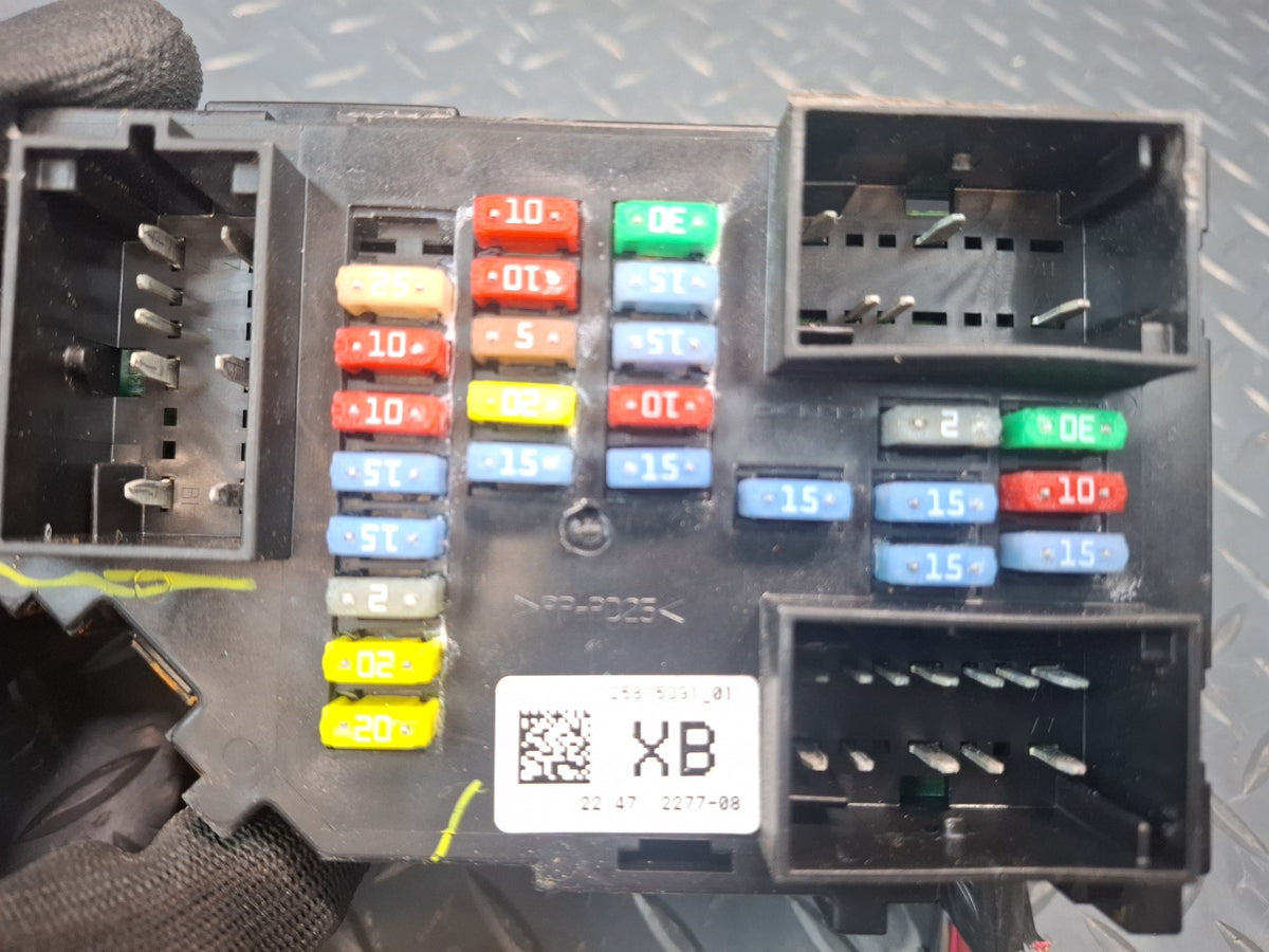 2008-2009 Hummer H2 Cabin Interior Junction Fuse Relay Box