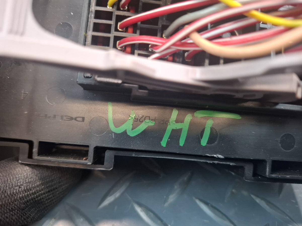 2008-2009 Hummer H2 Cabin Interior Junction Fuse Relay Box