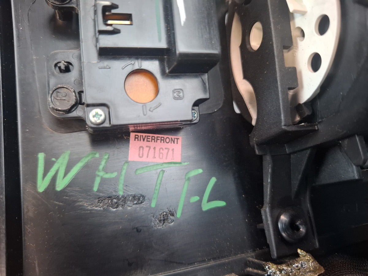 2008-2009 Hummer H2 Dash Front Left Side Trim Panel W/ A/C Air Vent