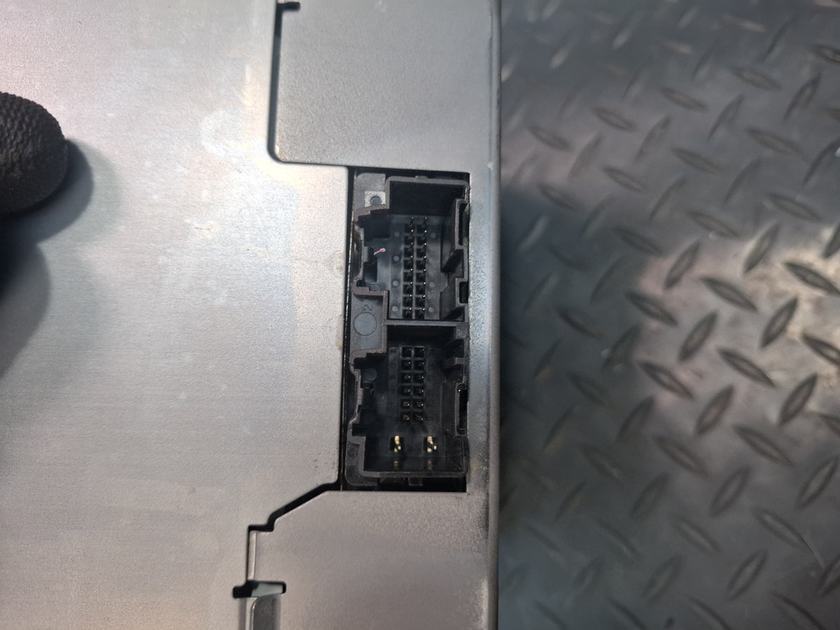 2008-2009 Hummer H2 Radio CD Player Receiver Head Unit 25799568 Damaged