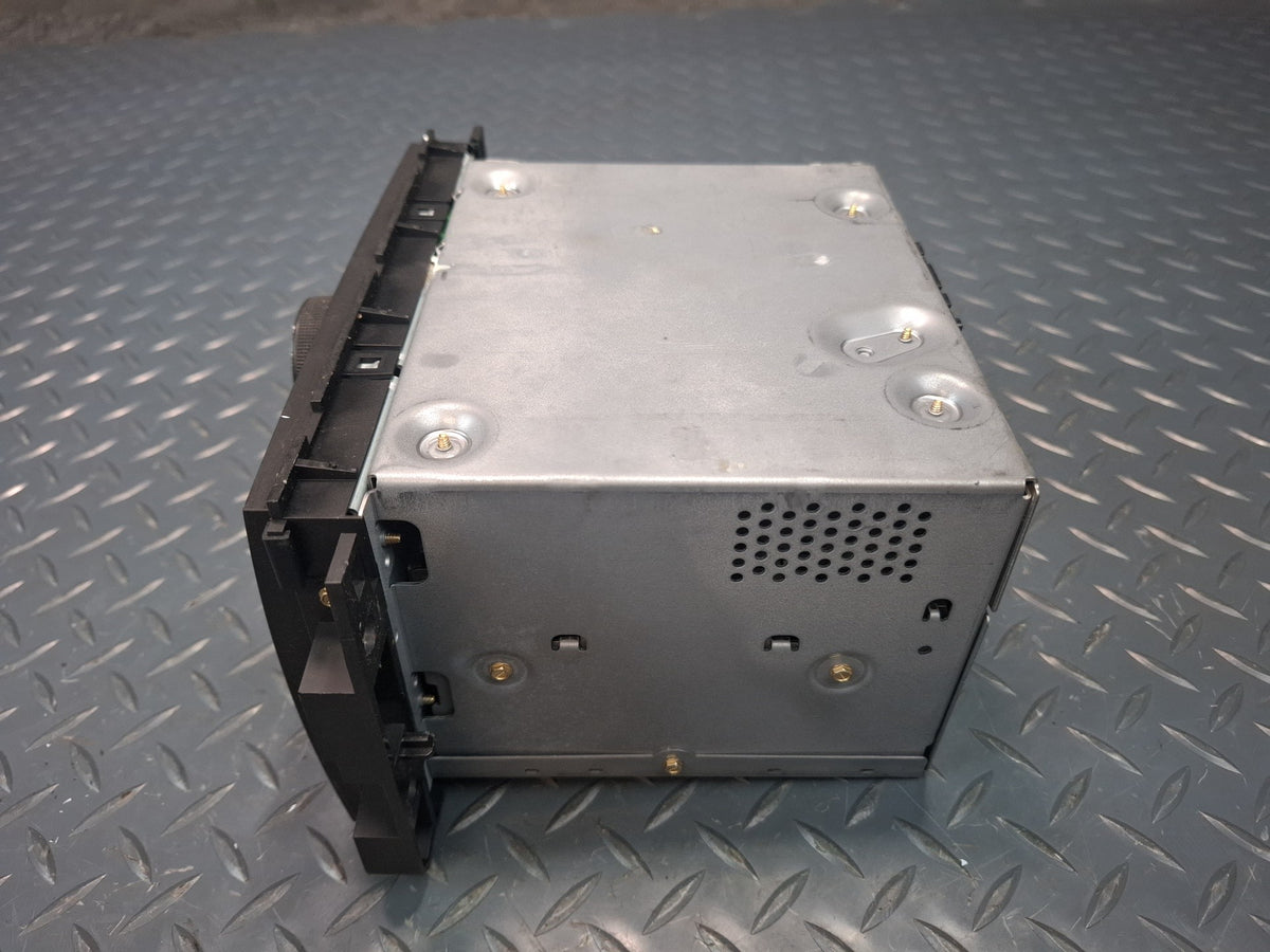 2008-2009 Hummer H2 Radio CD Player Receiver Head Unit 25799568 Damaged
