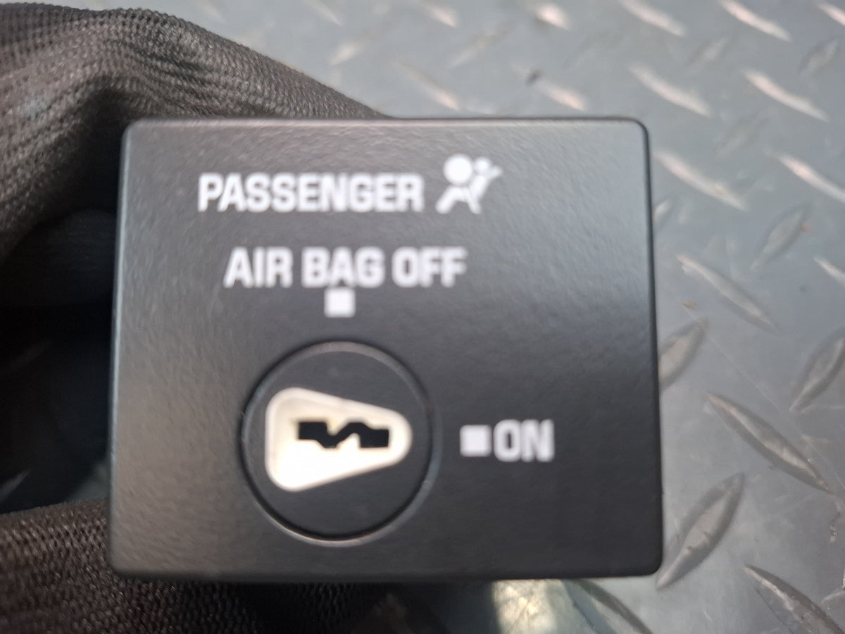 2008-2009 Hummer H2 Instrument Panel Dash Passenger BAG Switch Control