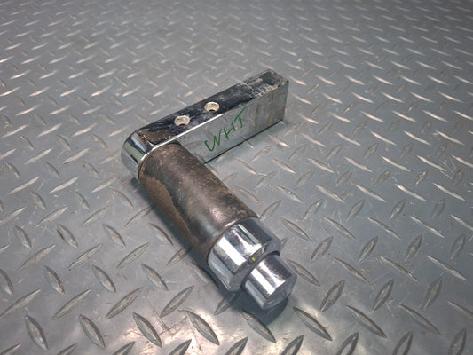 2008-2009 Hummer H2 A/T Automatic Transmission Shifter Shift Knob Handle Damaged