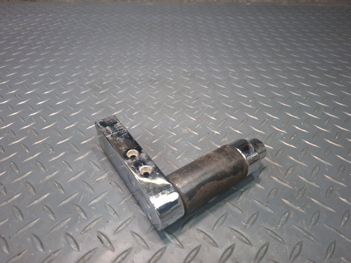 2008-2009 Hummer H2 A/T Automatic Transmission Shifter Shift Knob Handle Damaged