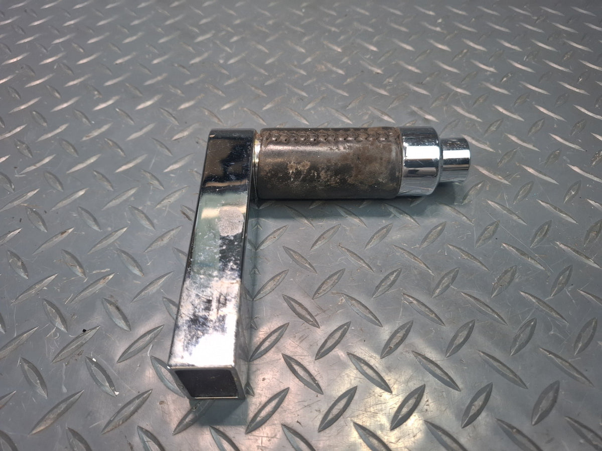 2008-2009 Hummer H2 A/T Automatic Transmission Shifter Shift Knob Handle Damaged