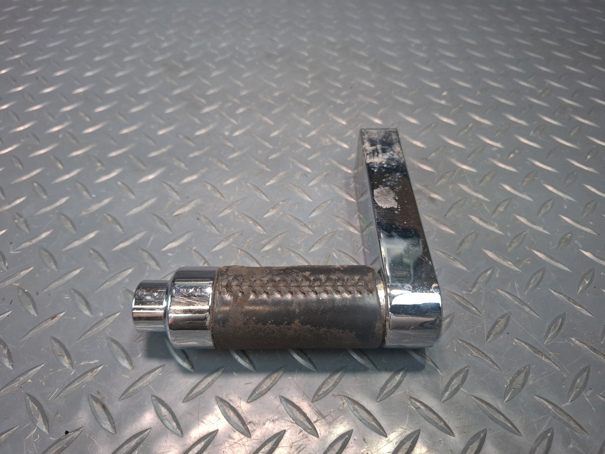 2008-2009 Hummer H2 A/T Automatic Transmission Shifter Shift Knob Handle Damaged
