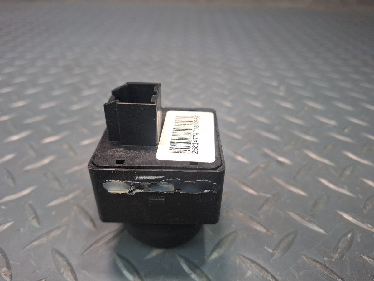 2008-2009 Hummer H2 hi Low Locking Rear Differential Button Switch Control