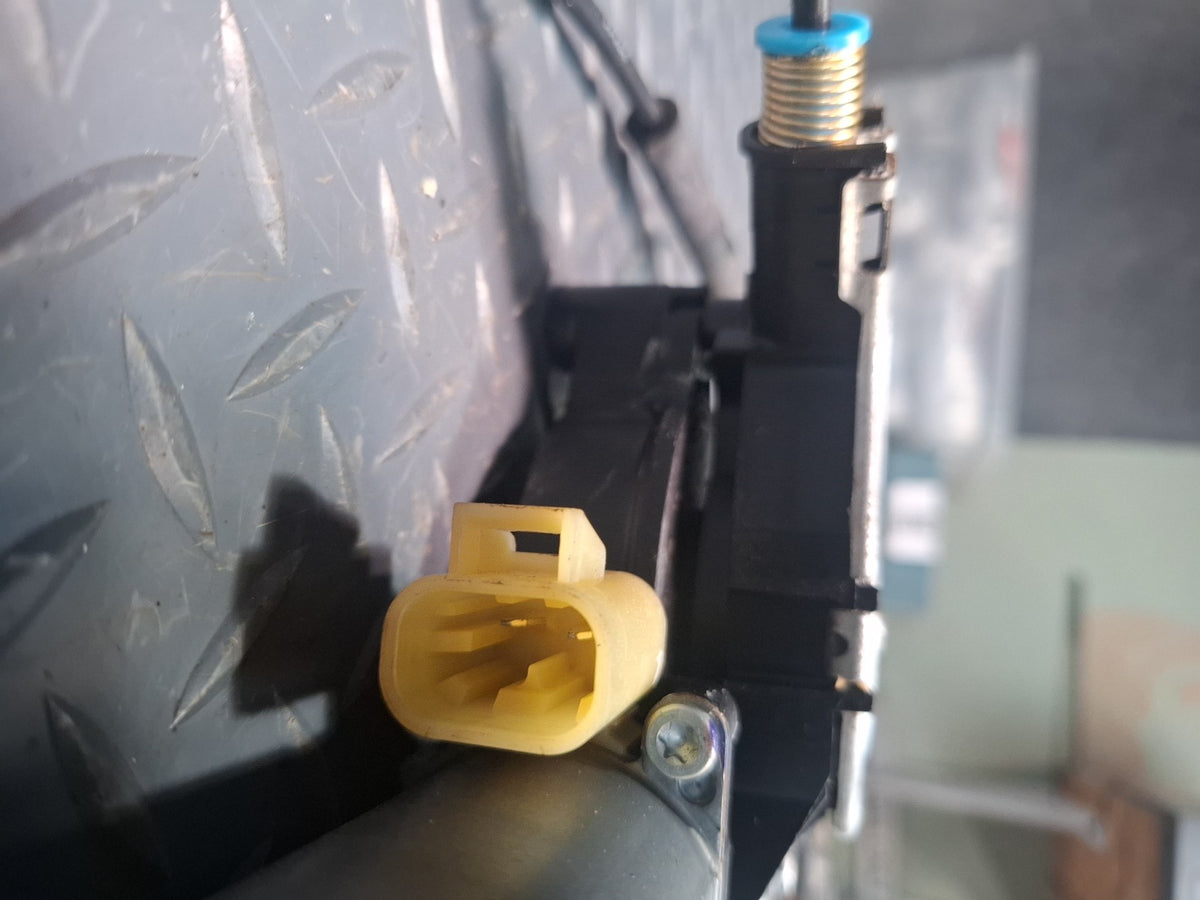 2003-2009 Hummer H2 Front Right Side Door Window Regulator W/ Motor