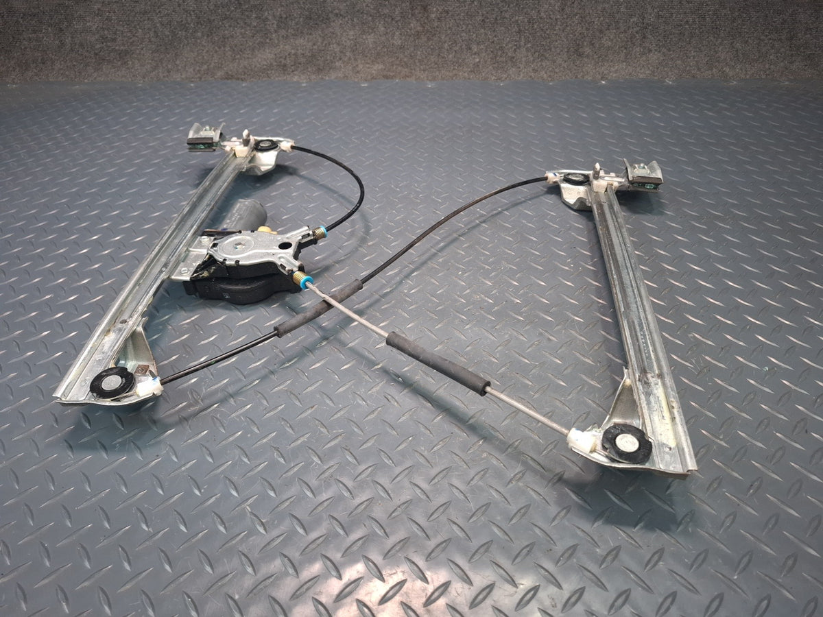2003-2009 Hummer H2 Front Right Side Door Window Regulator W/ Motor