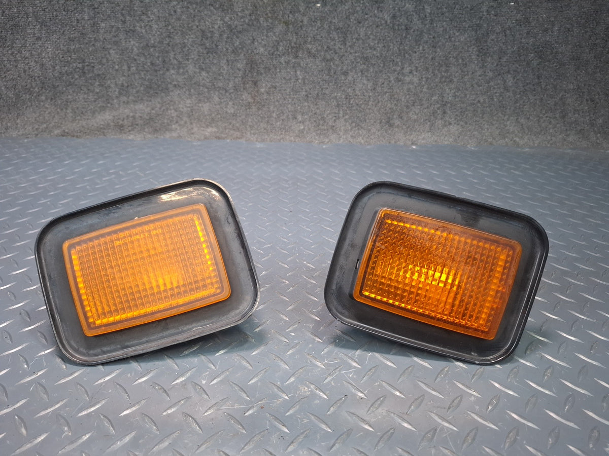 2003-2009 Hummer H2 Front Left & Right Turn Signal Parking Light Lamp Set of 2
