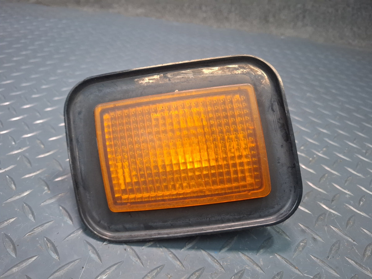 2003-2009 Hummer H2 Front Left & Right Turn Signal Parking Light Lamp Set of 2