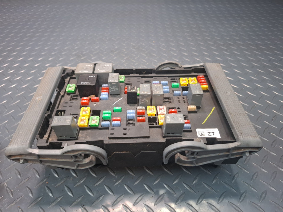 2008-2009 Hummer H2 Engine Bay Junction Fuse Relay Box 15282679