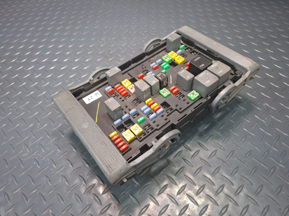 2008-2009 Hummer H2 Engine Bay Junction Fuse Relay Box 15282679