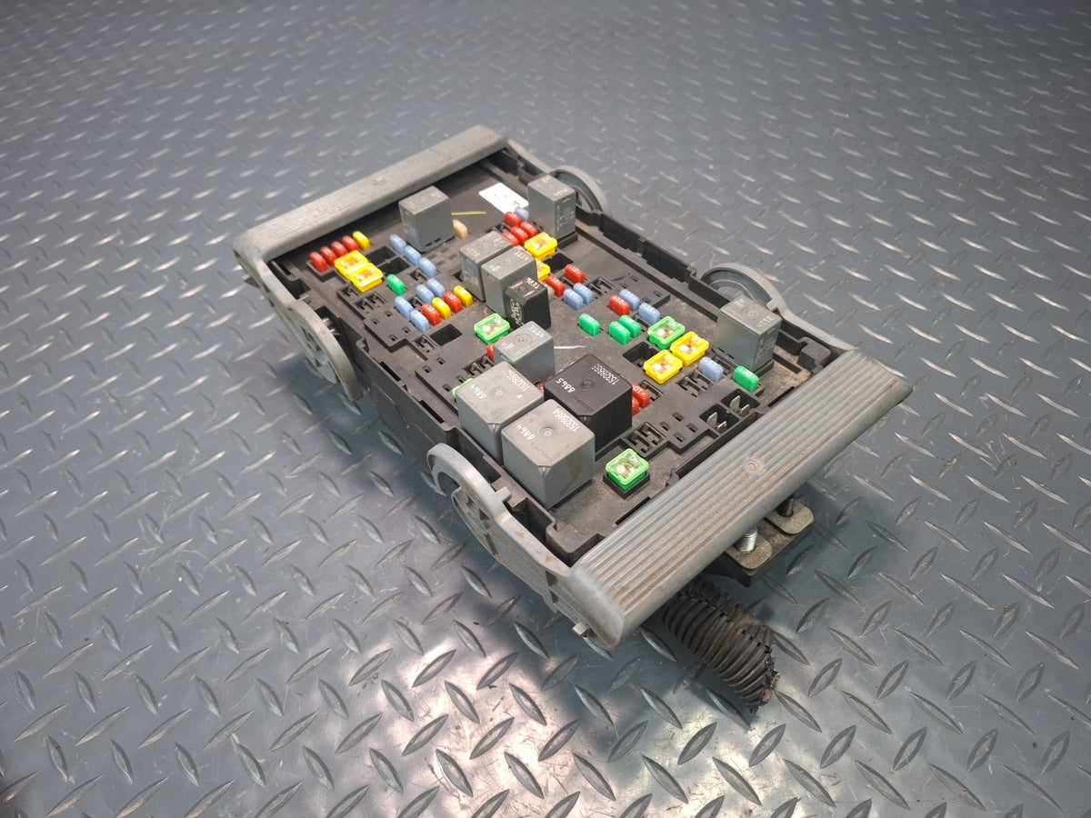 2008-2009 Hummer H2 Engine Bay Junction Fuse Relay Box 15282679