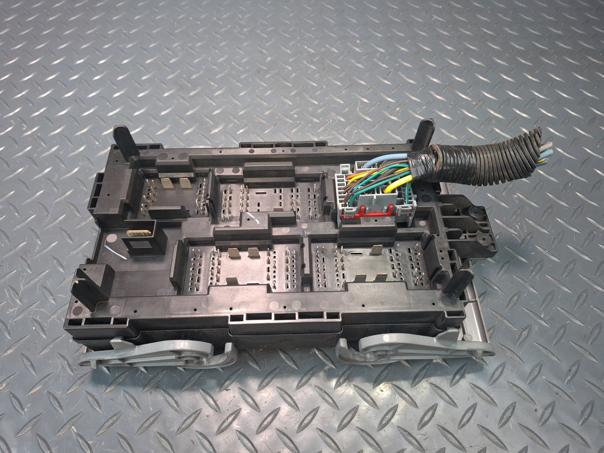 2008-2009 Hummer H2 Engine Bay Junction Fuse Relay Box 15282679