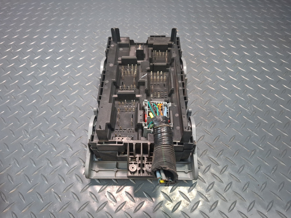 2008-2009 Hummer H2 Engine Bay Junction Fuse Relay Box 15282679