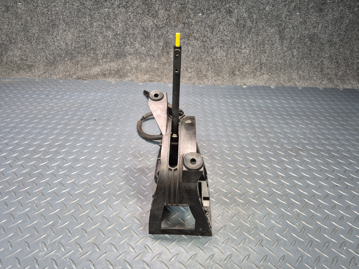 2008-2009 Hummer H2 A/T Automatic Transmission Gear Shifter Selector