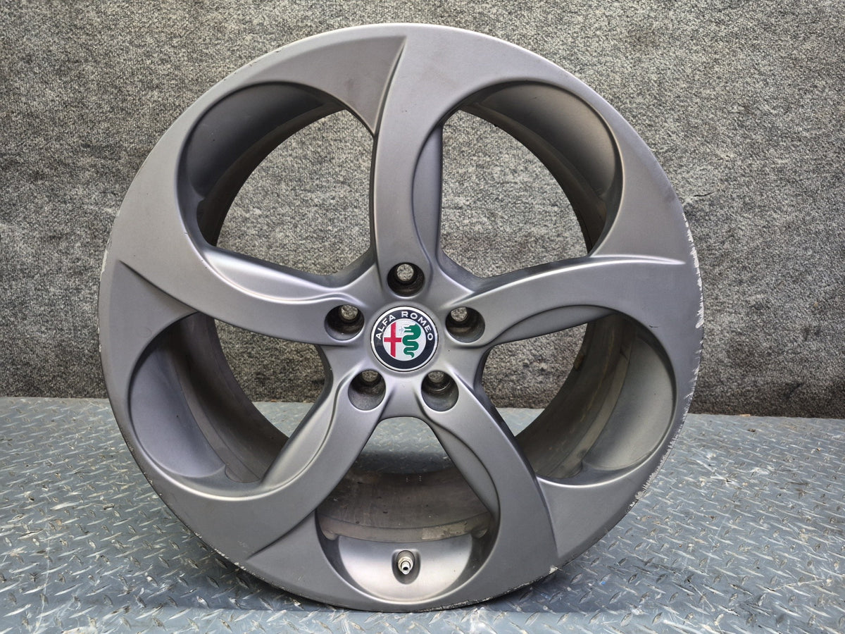 17-19 Alfa Romeo Giulia Factory R18" Alloy Wheel Rim 18x8J ET33 OEM